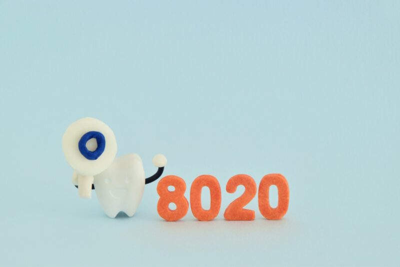 80歳で20本以上の歯を有する者の割合は約50%！