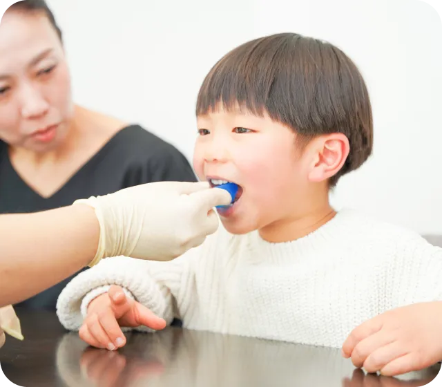 マウスピース装着風景