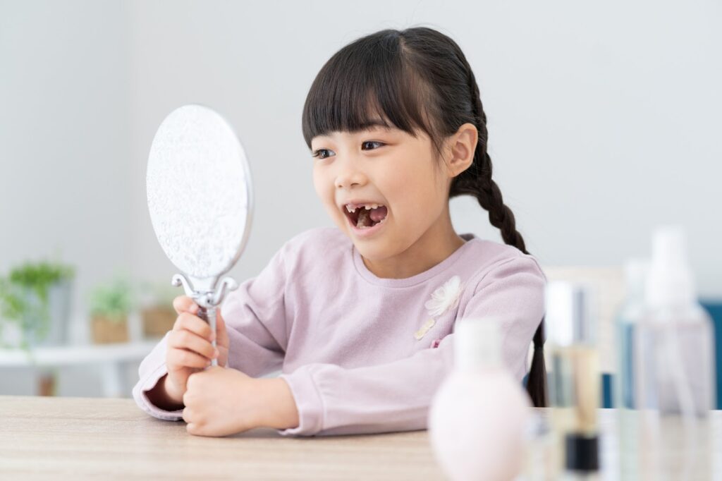 子どもの歯並びは自然に治る？